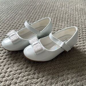 Girls size 7 Toddler White Mary Jane Dress Shoes. Stella brand